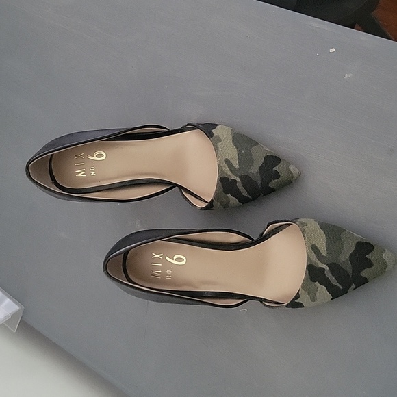 Heels - Picture 2 of 2